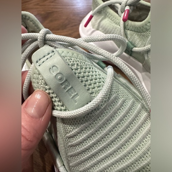 Sorel gym shoes, - Picture 2 of 9